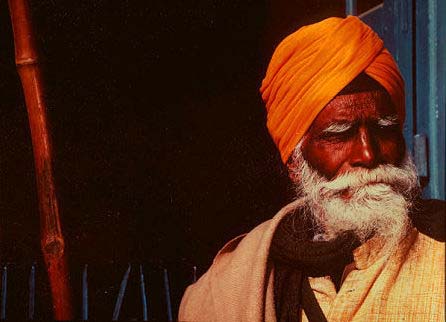 Old_Sikh_man_with_stick.jpg